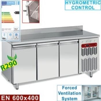 TP3N/HA-R2 (25) Konditorei-Bäckerei Kühltisch mit Aufkantung, Umluft, 3 Türen EN 600x400, 550 Liter